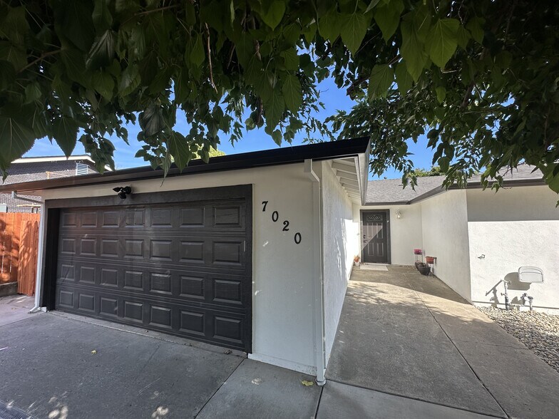Building Photo - 7020 Roca Way