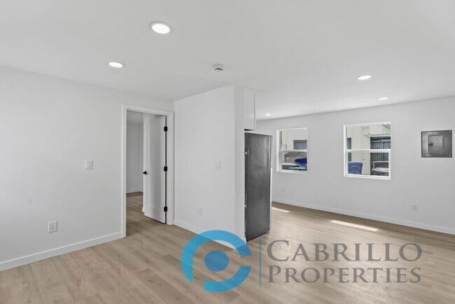 Building Photo - 4571 North Ave