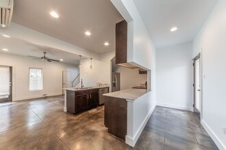 Building Photo - Modern Luxurious Lafayette Townhome for Rent (Right Across From the Oil Center)!