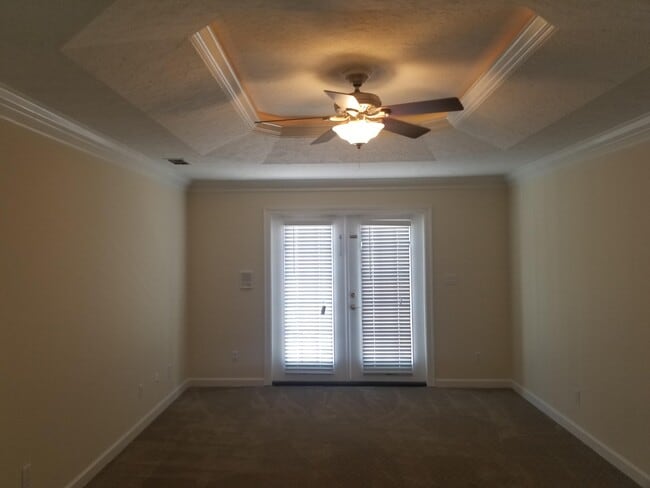 Building Photo - 521 Parish Blvd