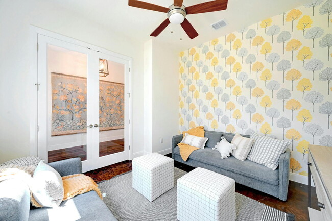 Building Photo - Spacious 4-Bed Oasis at this Canyon Lake Gem!