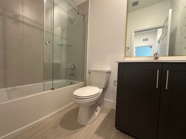 Building Photo - Stylish 3-Bedroom Home with Pool, Garage &...