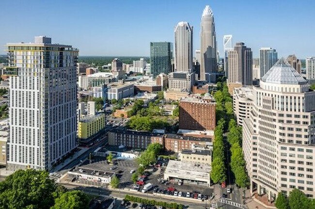 Building Photo - Stylish Uptown Charlotte 1-Bedroom 1-Bathroom — Historic Charm + 4 Weeks rent FREE (Prorated!)