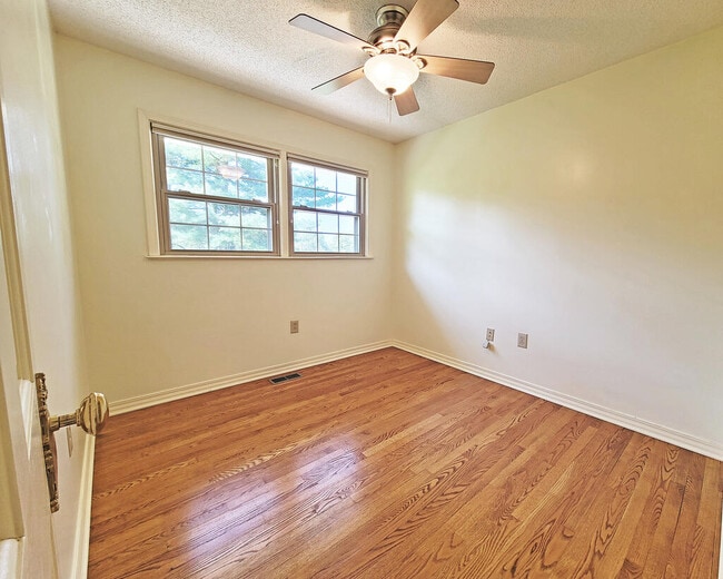 Building Photo - 133 Glenrochie Dr