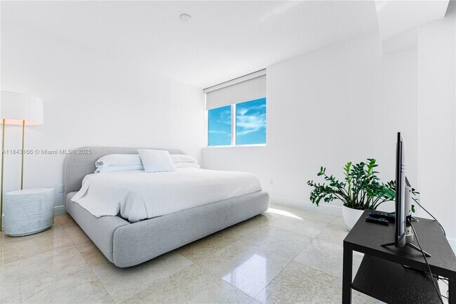 Building Photo - 3801 Collins Ave