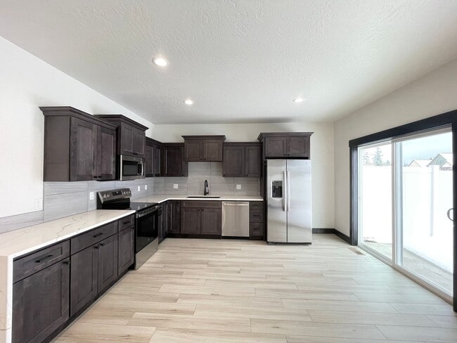 Building Photo - Brand New Hayden Townhome