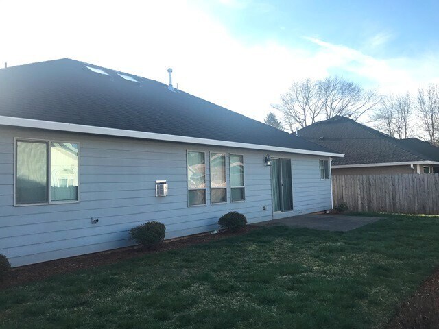 Building Photo - 3Bd/2Ba Single Story House - Available to View!