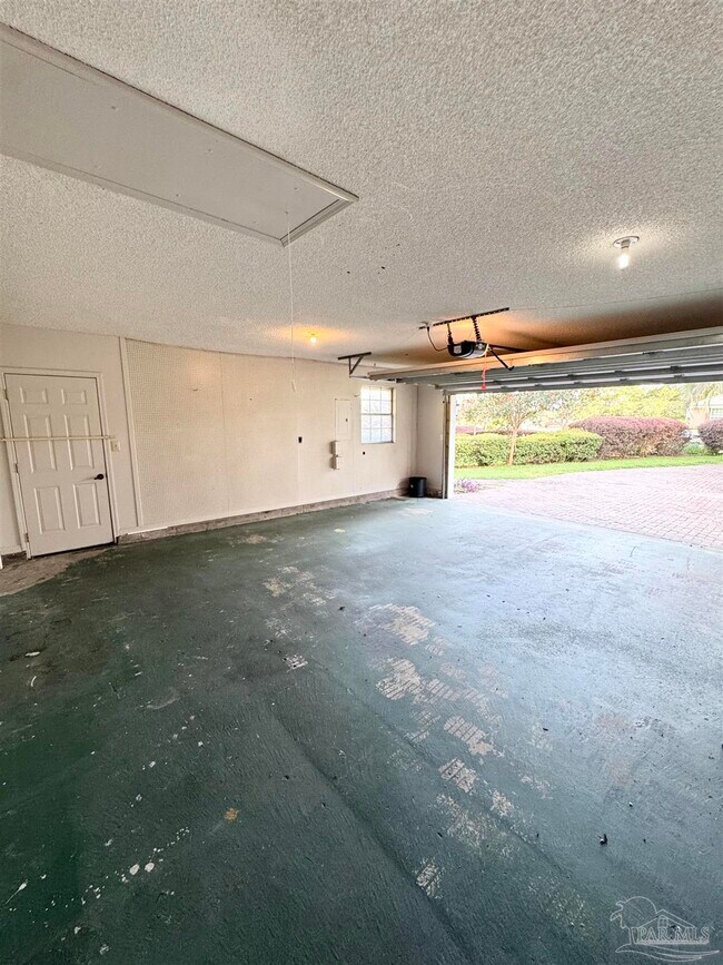 Building Photo - 6740 Bunker Hill Cir