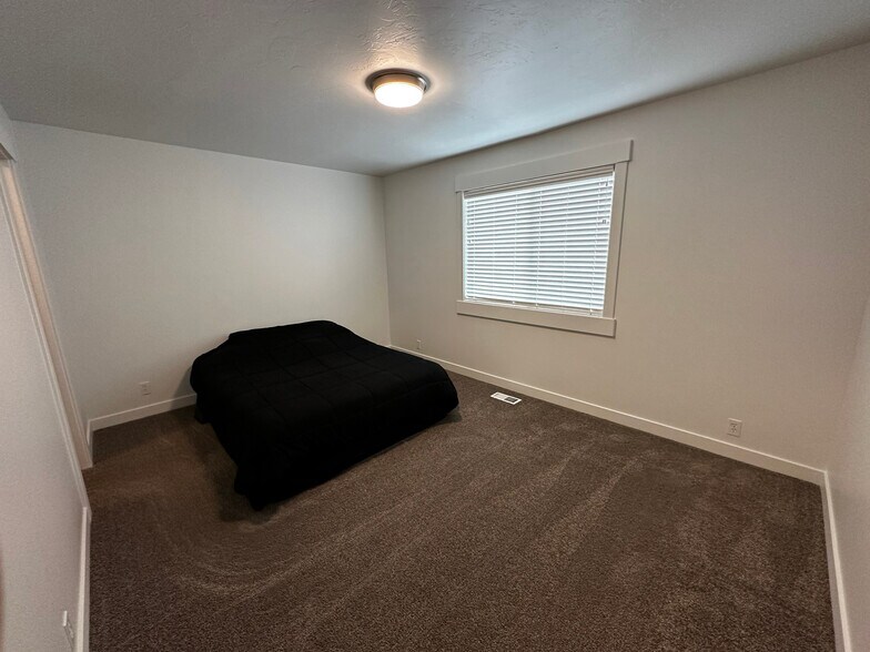Building Photo - 6165 S 1300 E