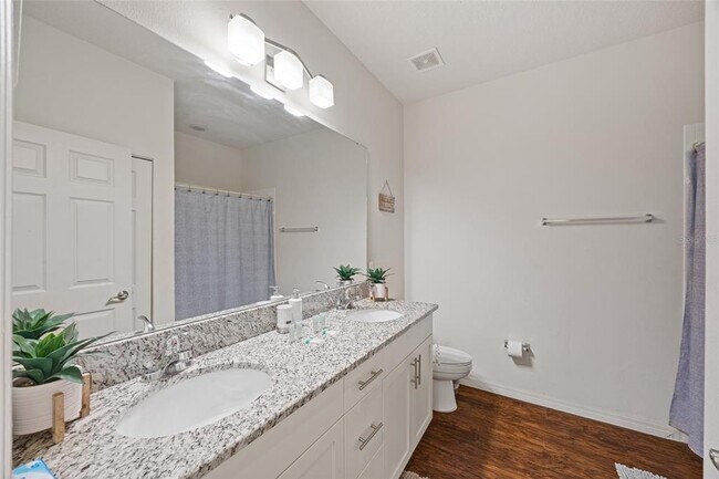 Building Photo - 8945 Shine Dr