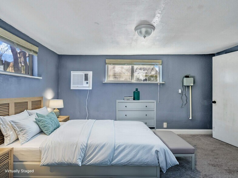 Building Photo - 731 W Hull St