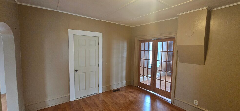 Building Photo - 490 Grand St