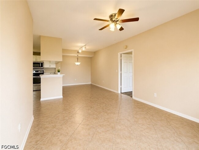 Building Photo - 6490 Aragon Way