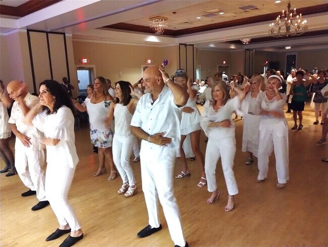 Building Photo - 3001 Portofino Isle