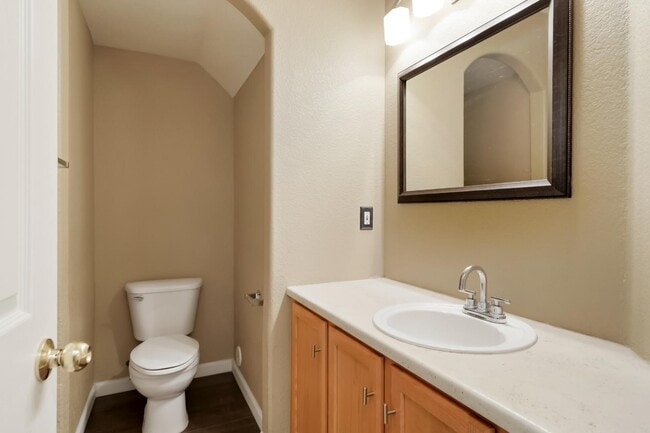Building Photo - 14400 Albrook Dr