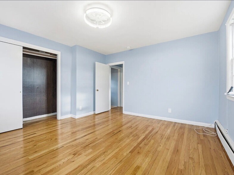 Building Photo - 305 N Terrace Ave