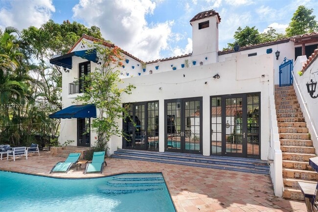 Building Photo - 1624 Granada Blvd