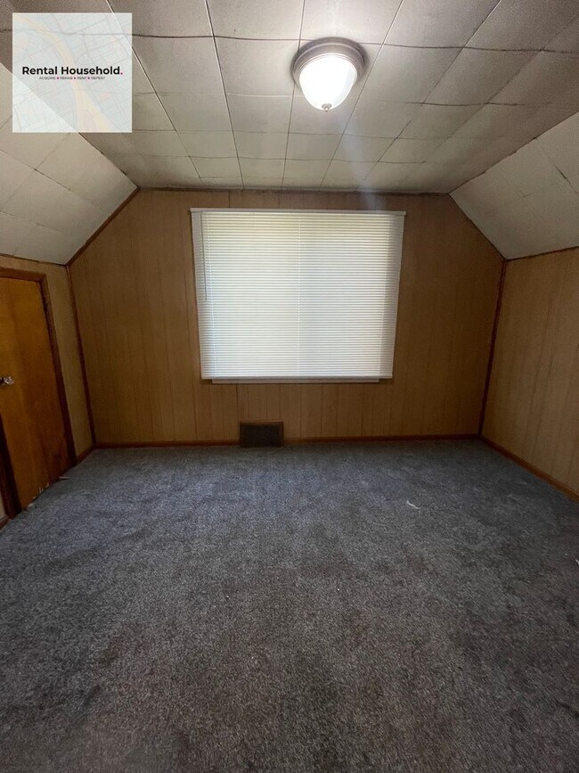Building Photo - Beautifully Kept~3 BEDROOM 1 BATH BUNGALOW