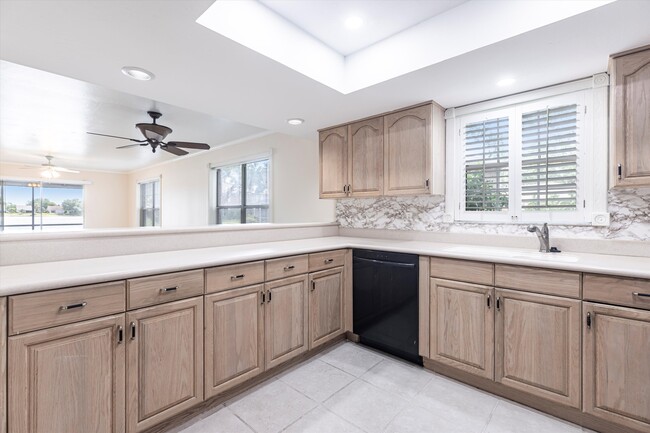 Building Photo - 6750 Lone Oak Blvd