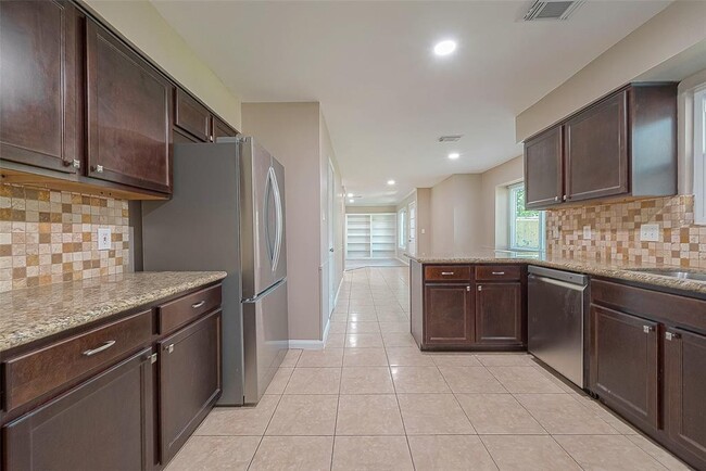 Building Photo - 6534 Bayonne Dr