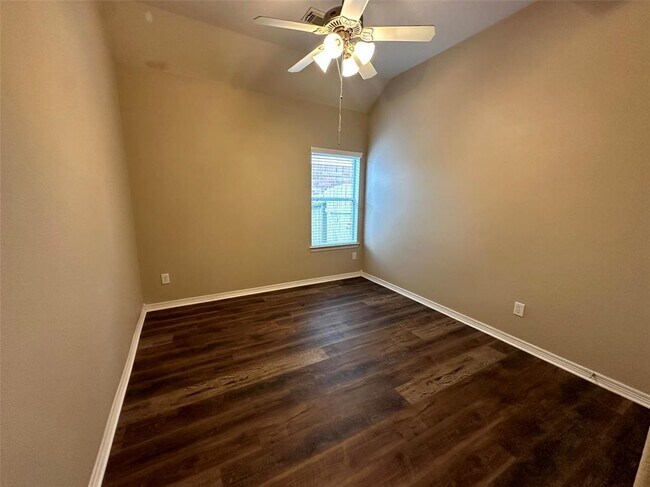 Building Photo - 2047 Lulach Ln