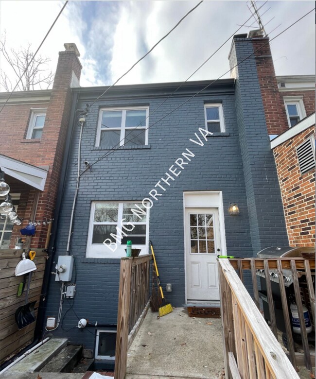 Building Photo - 3017 Manning St
