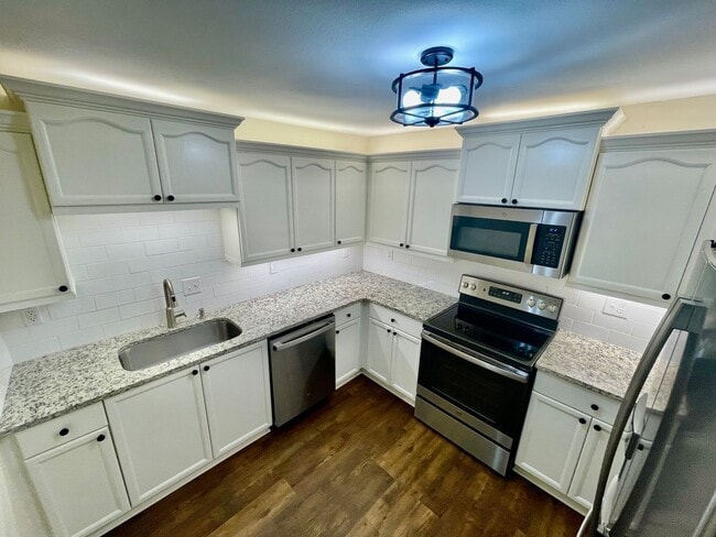 Building Photo - 828 Amelia Lakes
