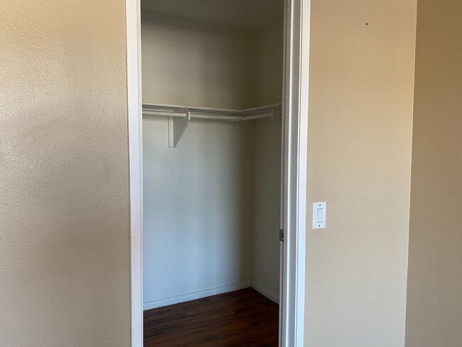 Building Photo - One Bedroom Apartment near UCR