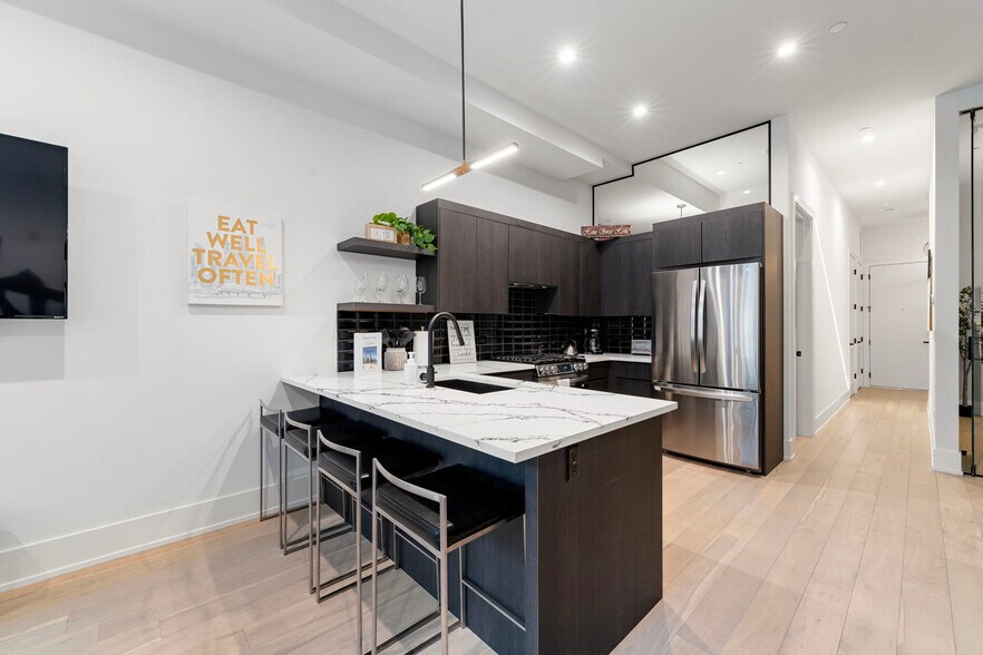 Building Photo - 318 W Grand Ave