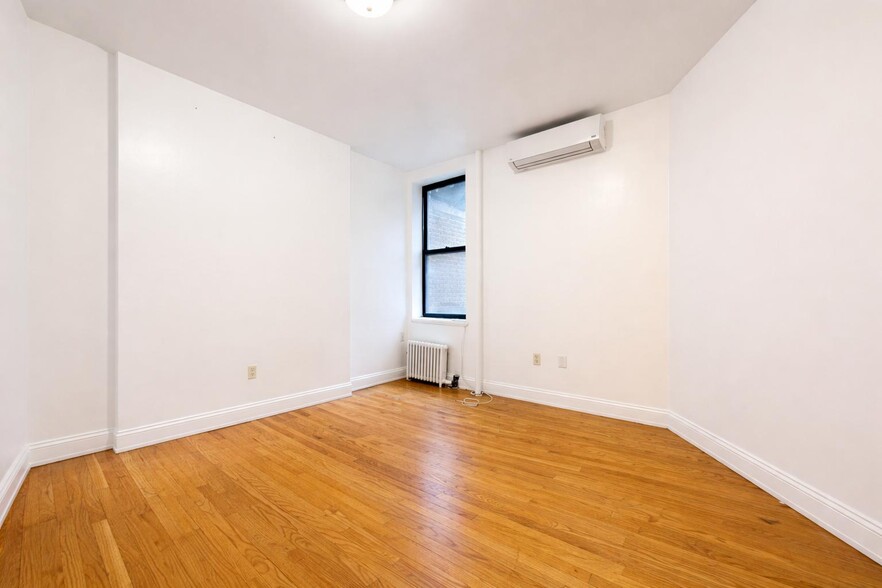 Building Photo - 29 W 12th St