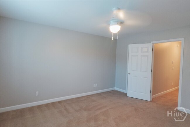 Building Photo - 260 Summer Hill Way