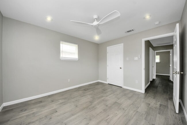 Building Photo - 5441 Minden St