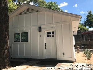 Building Photo - 423 W Woodlawn Ave