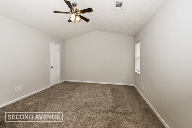 Building Photo - 226 Fern Ct