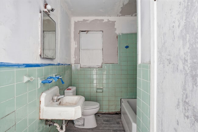 Building Photo - 7827 Rugby Ave