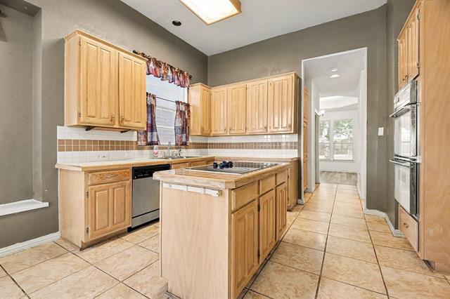 Building Photo - 1005 Creek Bend