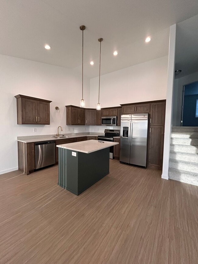 Building Photo - 3 Bed 3 Bath TownHome