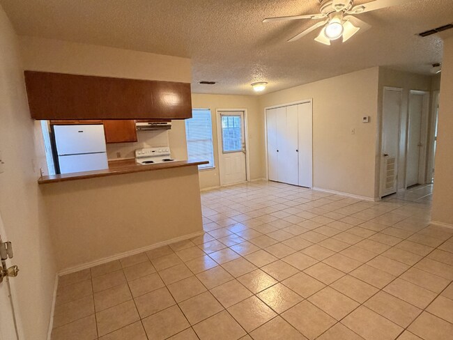 Building Photo - Bright & Inviting 2-Bedroom Duplex in a Highly Desirable Central Location