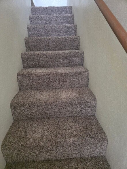 Building Photo - 420 Dela Vina Ave