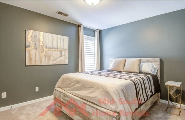 Building Photo - 1228 Island Pl E