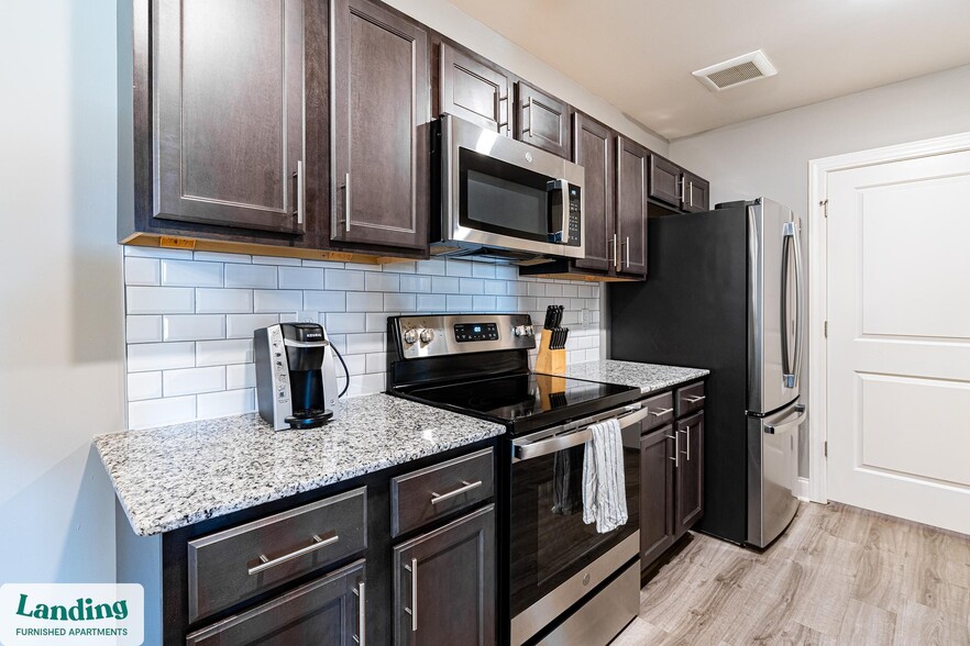 Building Photo - 305 Laredo Dr