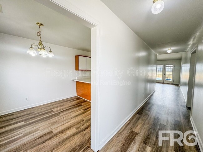 Building Photo - 5170 Deveron St