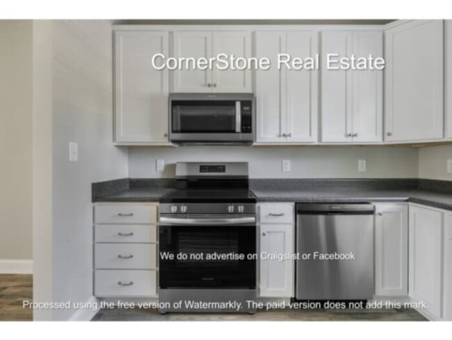 Building Photo - 2854 Little Dr