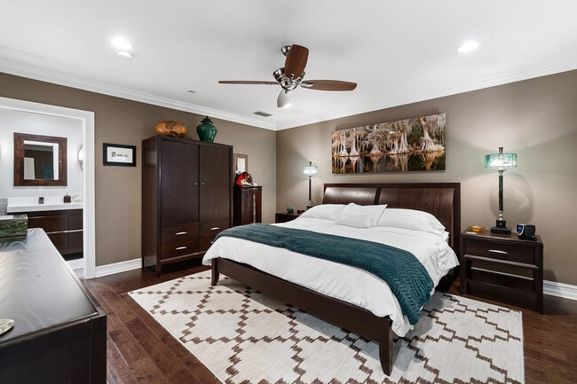 Building Photo - 301 Tarpon Dr