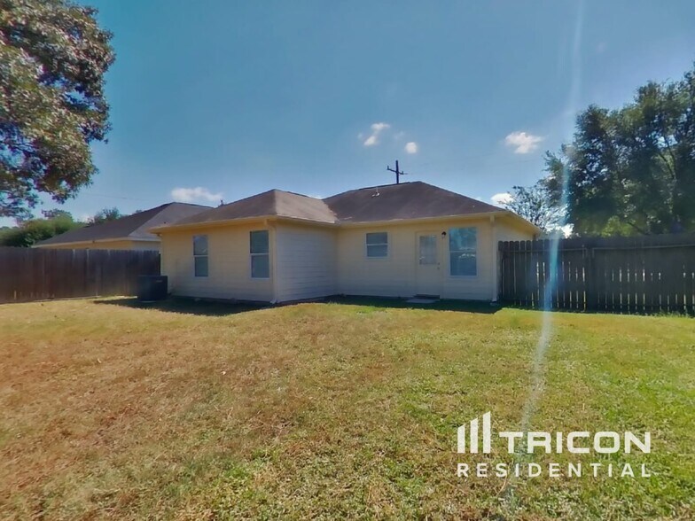 Building Photo - 16295 Hidden Deer Ln