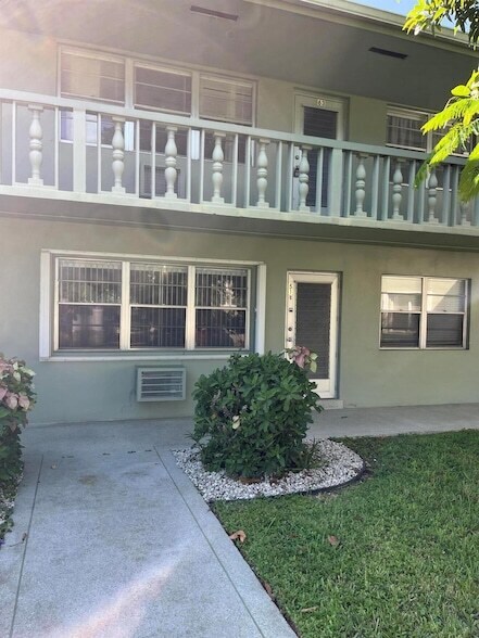 Building Photo - 63 Easthampton C