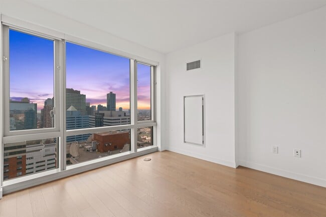 Building Photo - 75 Park Ln S