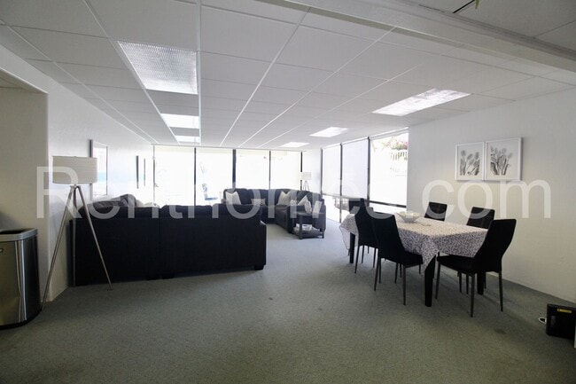 Building Photo - La Jolla, 5383 Chelsea St #104, Beautiful Ocean Views, Controlled Access Building and Parking!