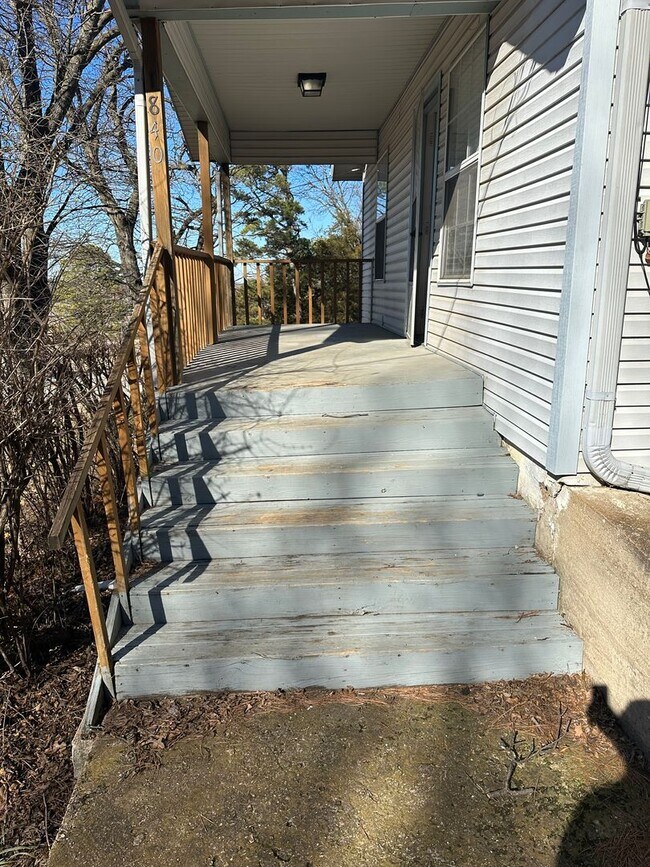 Building Photo - 3 Bedroom, 2 Bathroom Fayetteville Home, Available March 1st!