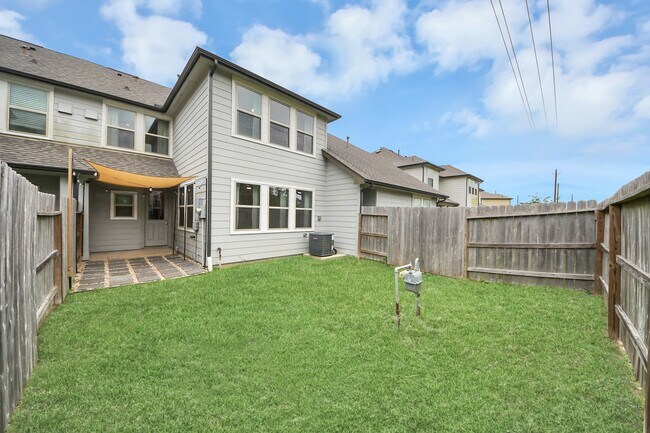 Building Photo - 7321 Hinsdale Dr